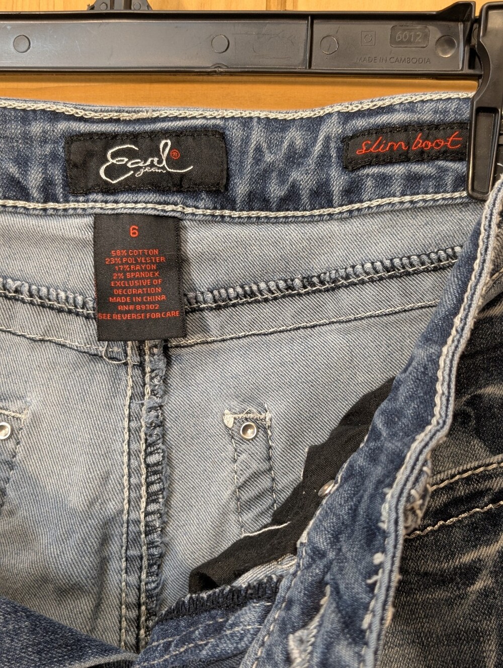 Earl Jeans Slim Boot Cut Blue Medium Wash Sz 6 Denim Rhinestone Embroidered - Picture 10 of 11